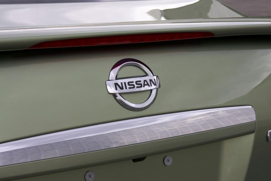 Логотип Nissan Altima Hybrid (L32) 2007 года  (фото 6 из 13)